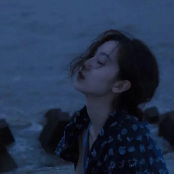 试探一个人在不在乎你的说说,怎么试探女人在不在乎