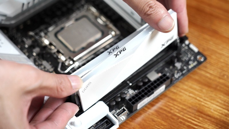 吹雪z690ddr4配什么内存,z690吹雪主板能跑满12900k吗