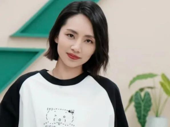 薛之谦刘惜君笑场完整版,刘惜君忘词薛之谦笑场聊表心意