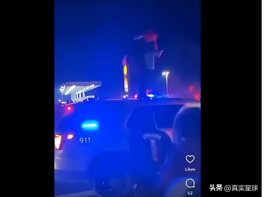 全美愤怒！得州首府越发混乱，飙车者堵路纵火，网民：都怪民主*党**