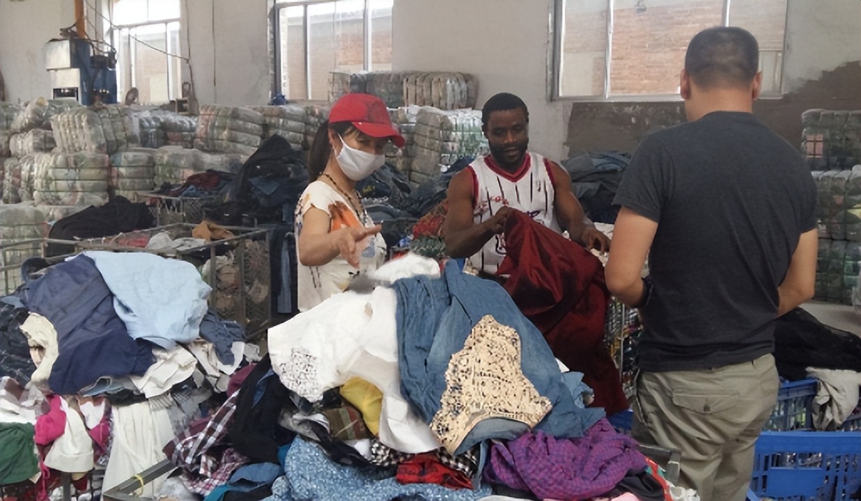 中国旧衣服被非洲人哄抢，一天能卖20万！女式内衣最受欢迎？