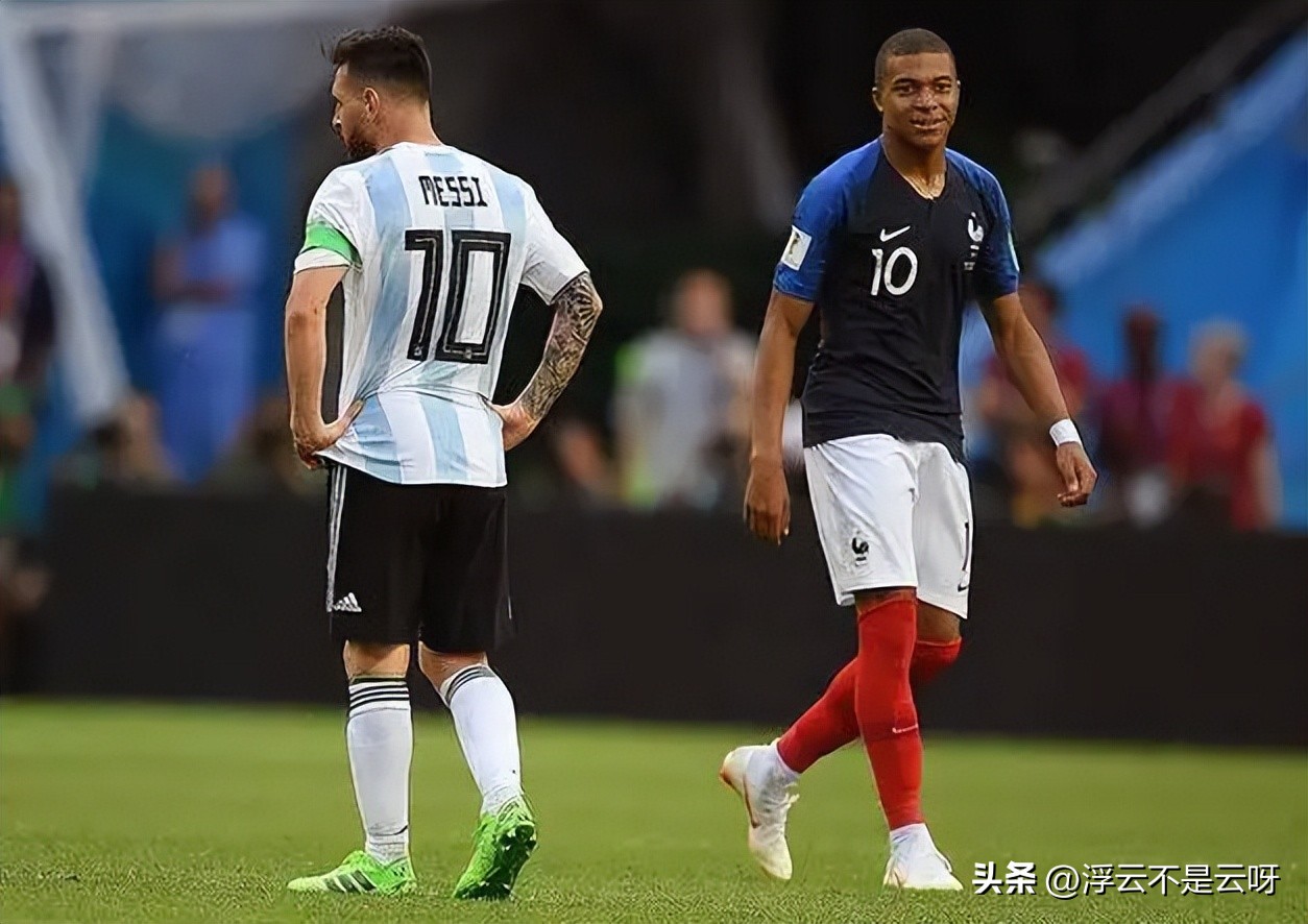 因个子矮被抛弃的足球巨星,出生贫寒17岁却成为足球界的传奇