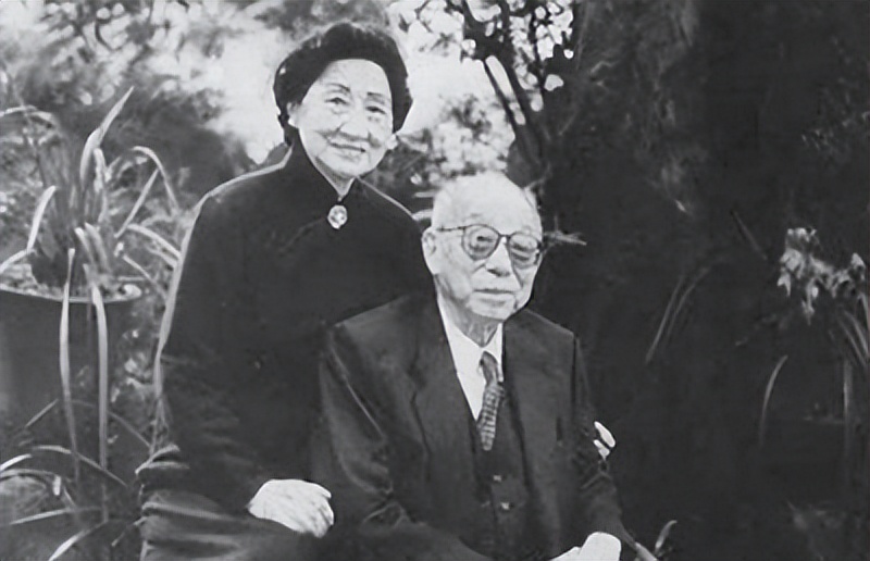 1975年蒋介石临终前,对蒋经国说出不放张学良的原因,张泪如雨下