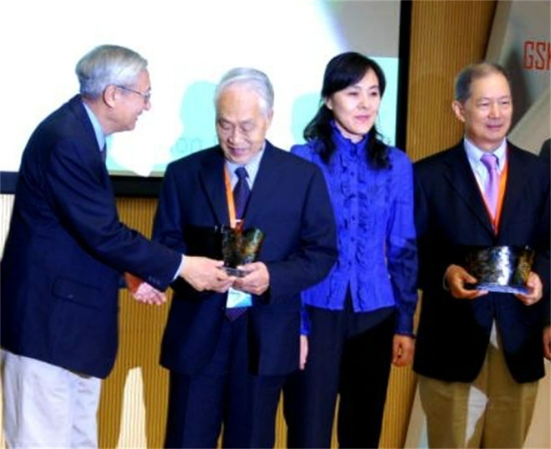 张亭栋：独创*霜砒**治疗法，让人匪夷所思，他却让世界感受中医魅力