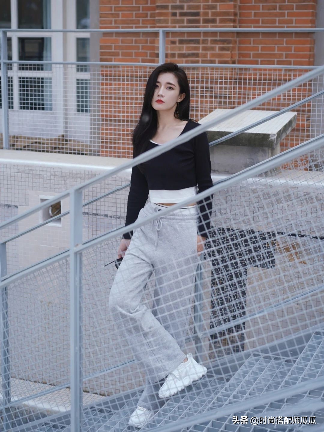 今年“运动裤”变的好时髦！混搭卫衣、西装，意外的洋气好看
