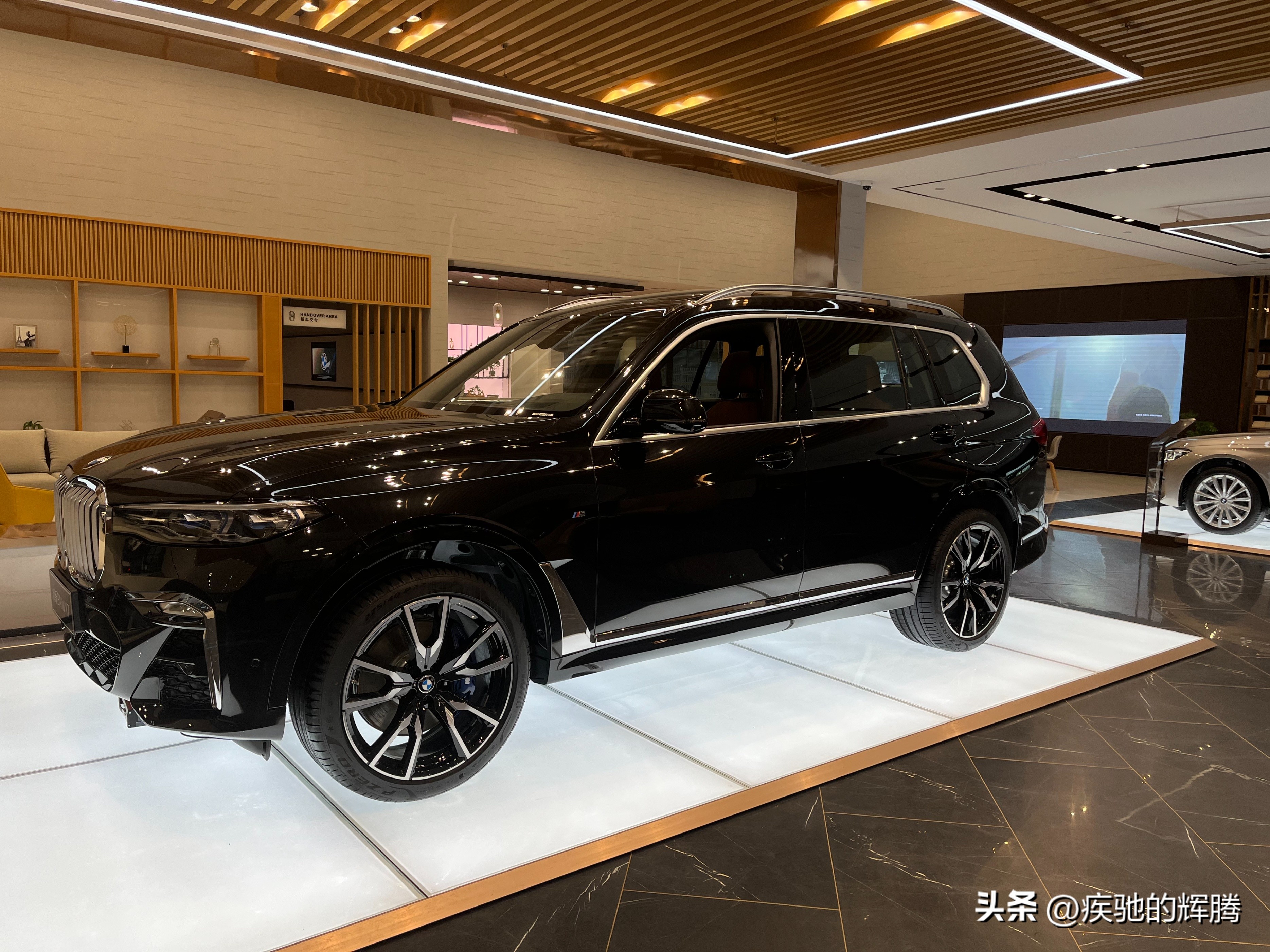 2021款宝马x740i行政型豪华套装,2022款宝马x740i行政型豪华套装