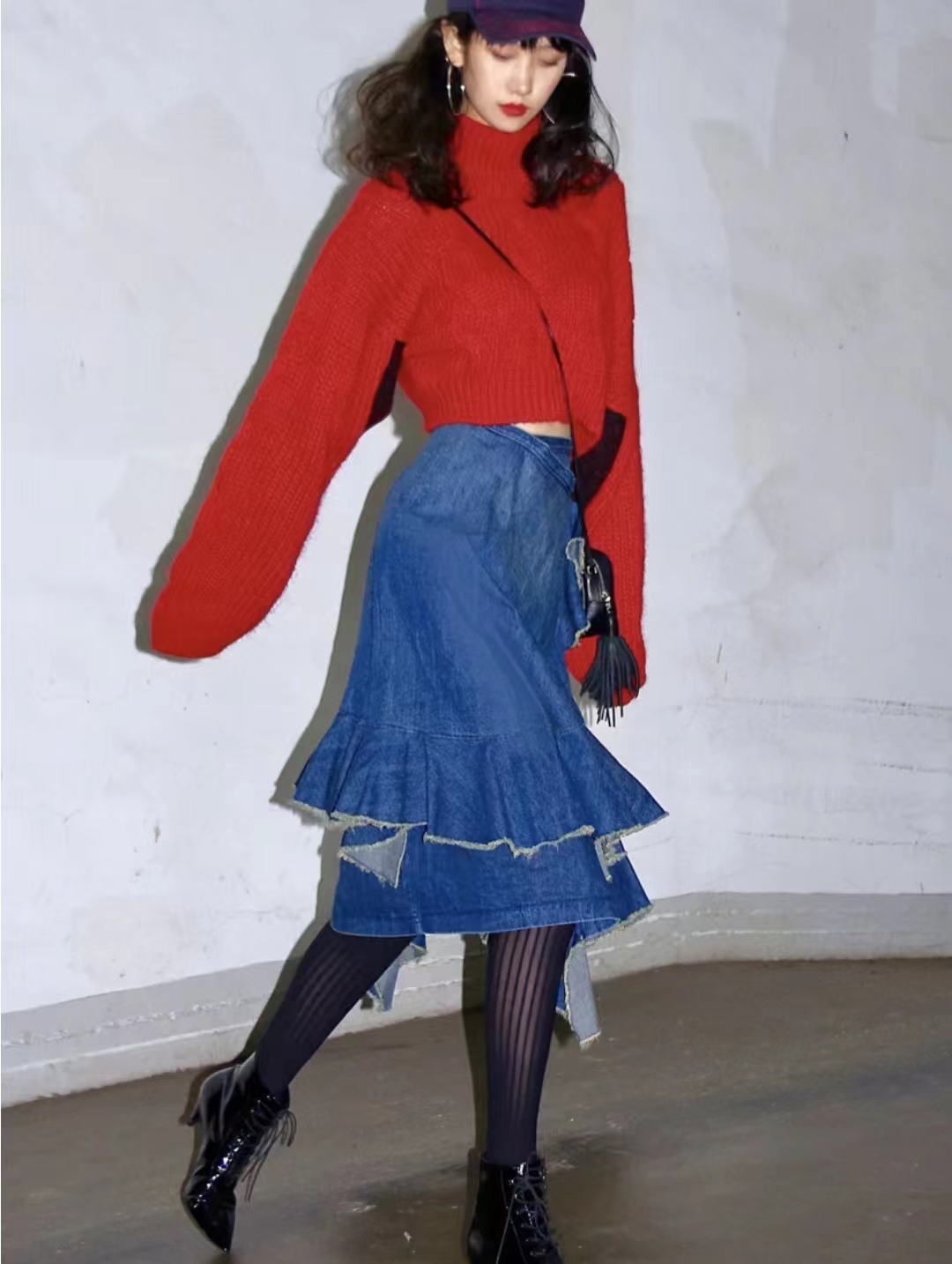 法式蝴蝶结上衣红色,红色搭配深杏色好看吗