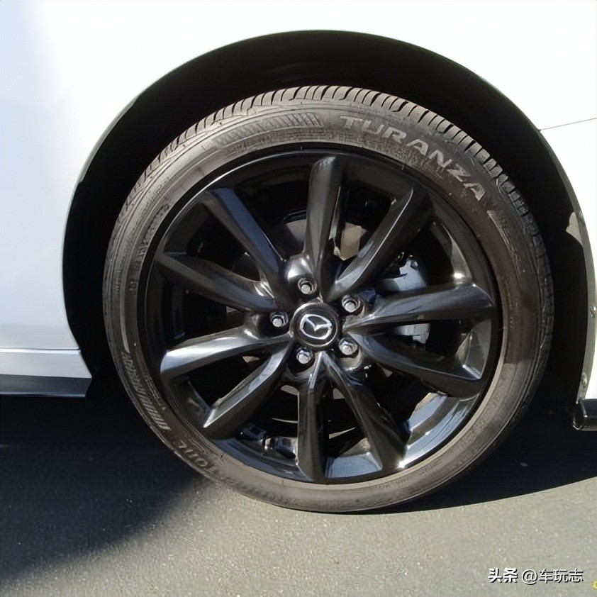 马自达3两厢版2024款,2023款马自达32.0质擎版配置