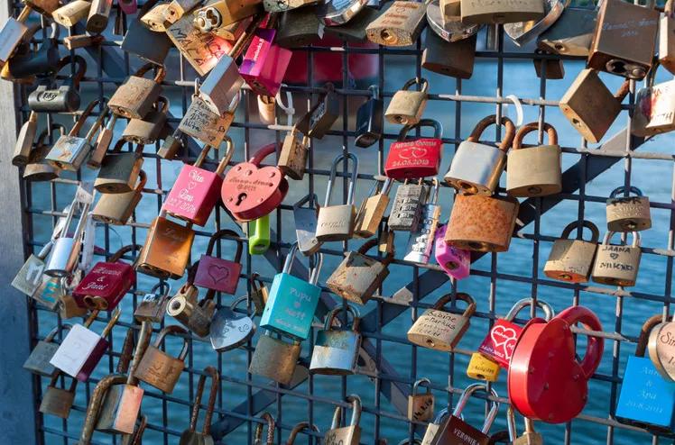 你如何理解LES感情中的“依赖感”？