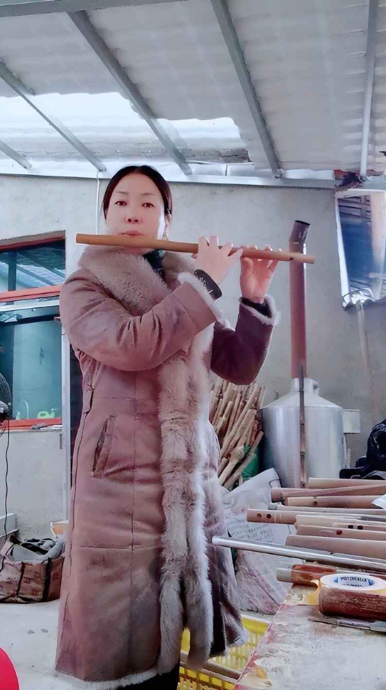 做吉他笛子致富，湘妹子奏的乡村振兴梦幻曲非常动听