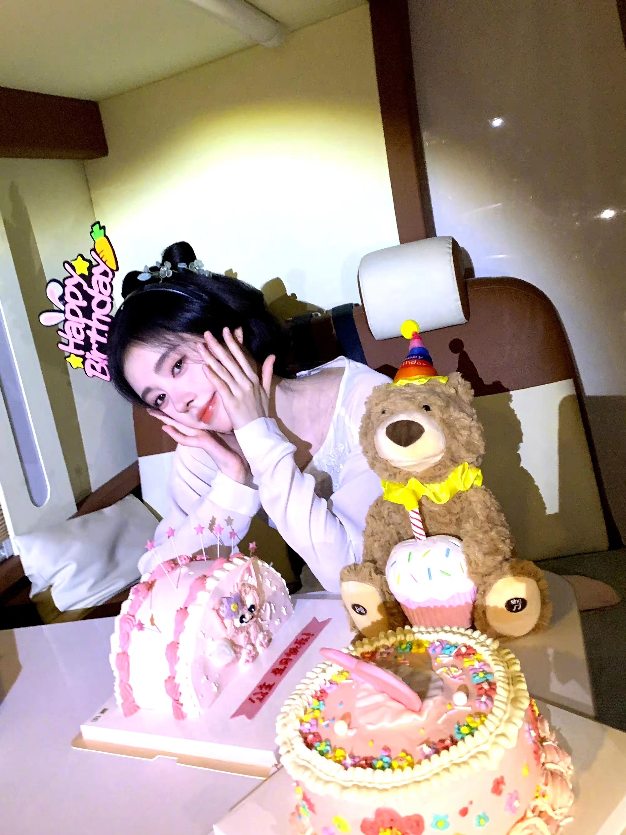 鞠婧祎4岁到28岁的变化,鞠婧祎是一个成熟稳重的人