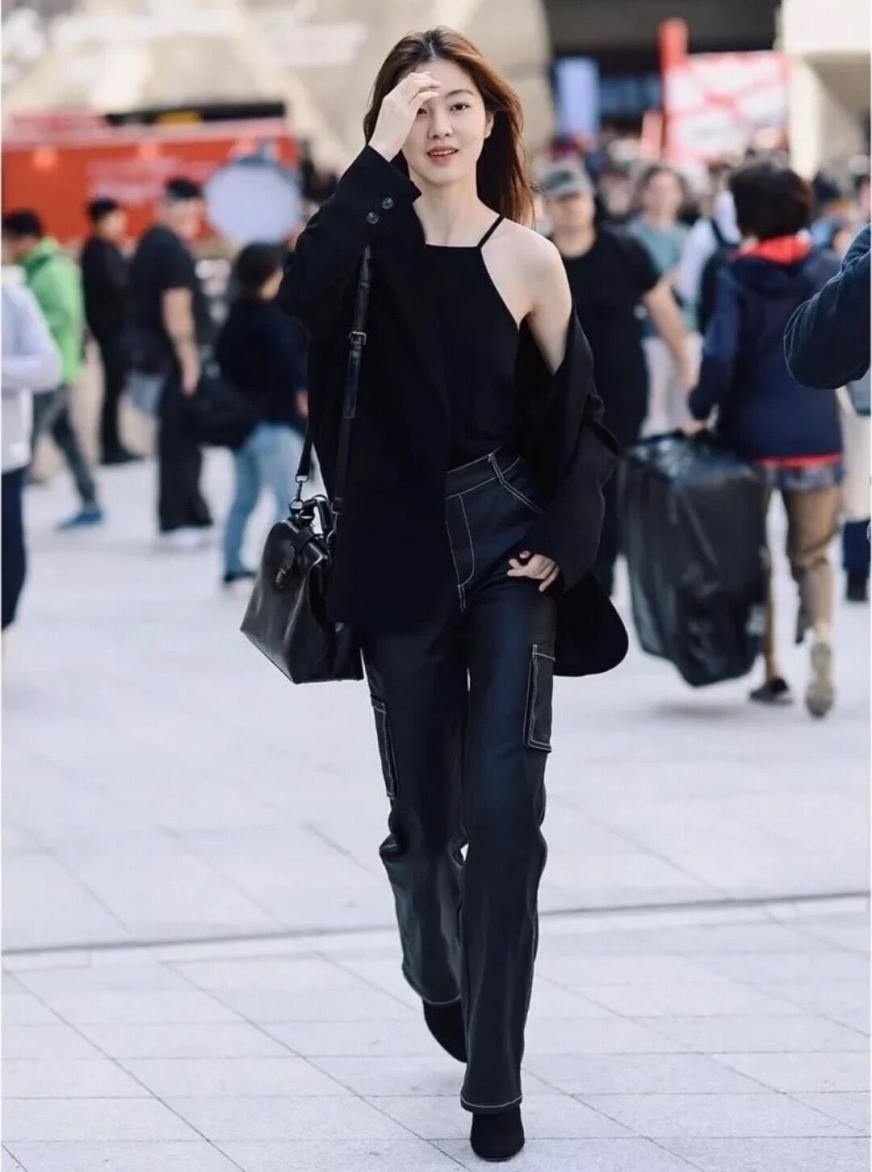 韩国女生会穿的街拍穿搭,韩国女明星街拍穿衣搭配
