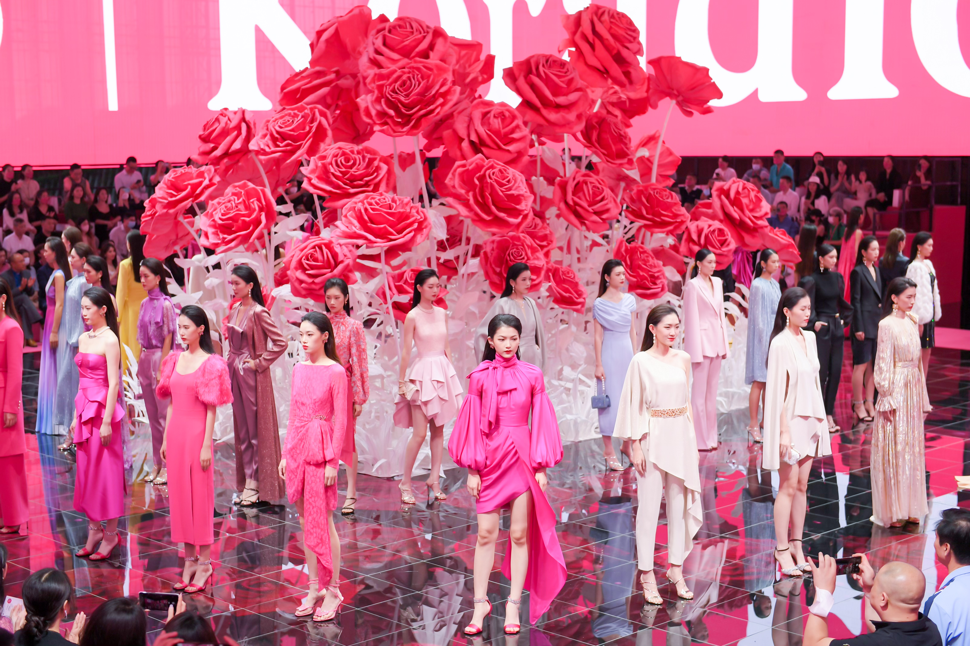 胡琦讲形体,胡琦服装