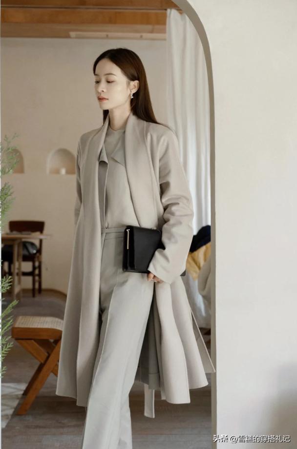 年轻人穿什么灰色好看,米灰色适合什么肤色的人穿