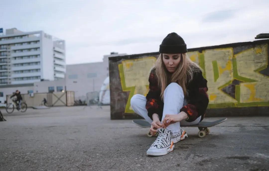 坐车闻汽油味晕车怎么办,闻着车里的味道晕车可以学开车吗