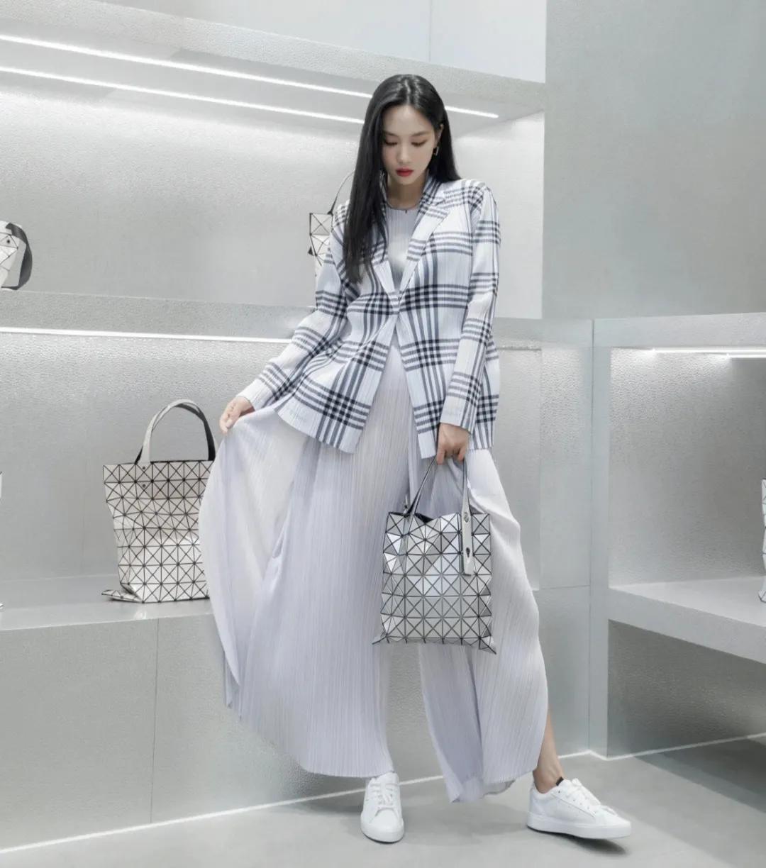 倪妮和张小斐脸型,倪妮和张小斐谁更好看