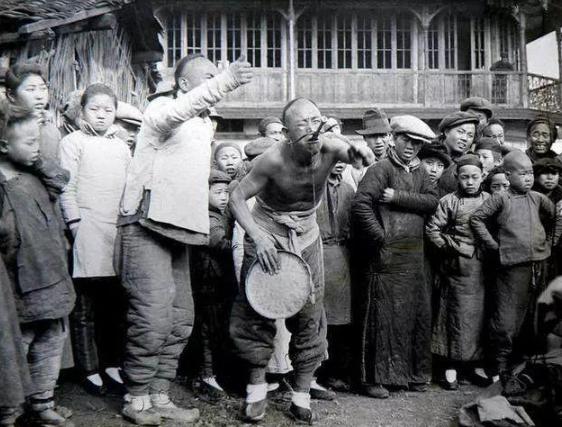 惊!日军日记曝光,*安妇慰**不顺从,日军竟用*刀刺**插入她的*体下**!