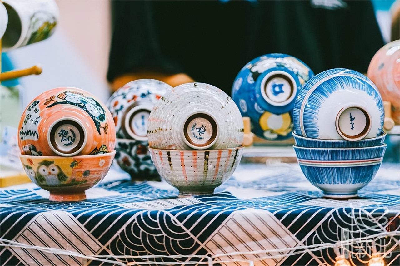 仲夏夜,逛“井井有条街·青年创业集市”,有生活有晚风也有故事……