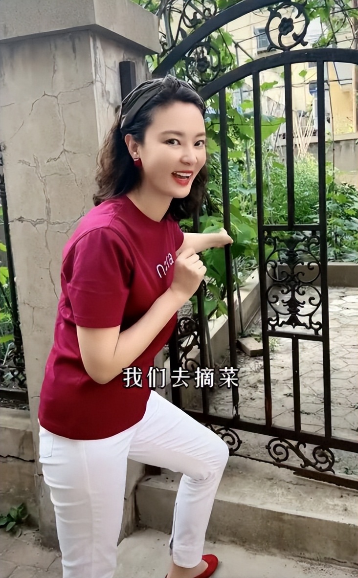 央视最美女主持42岁婚姻成谜,她是央视最漂亮主持人婚姻坎坷