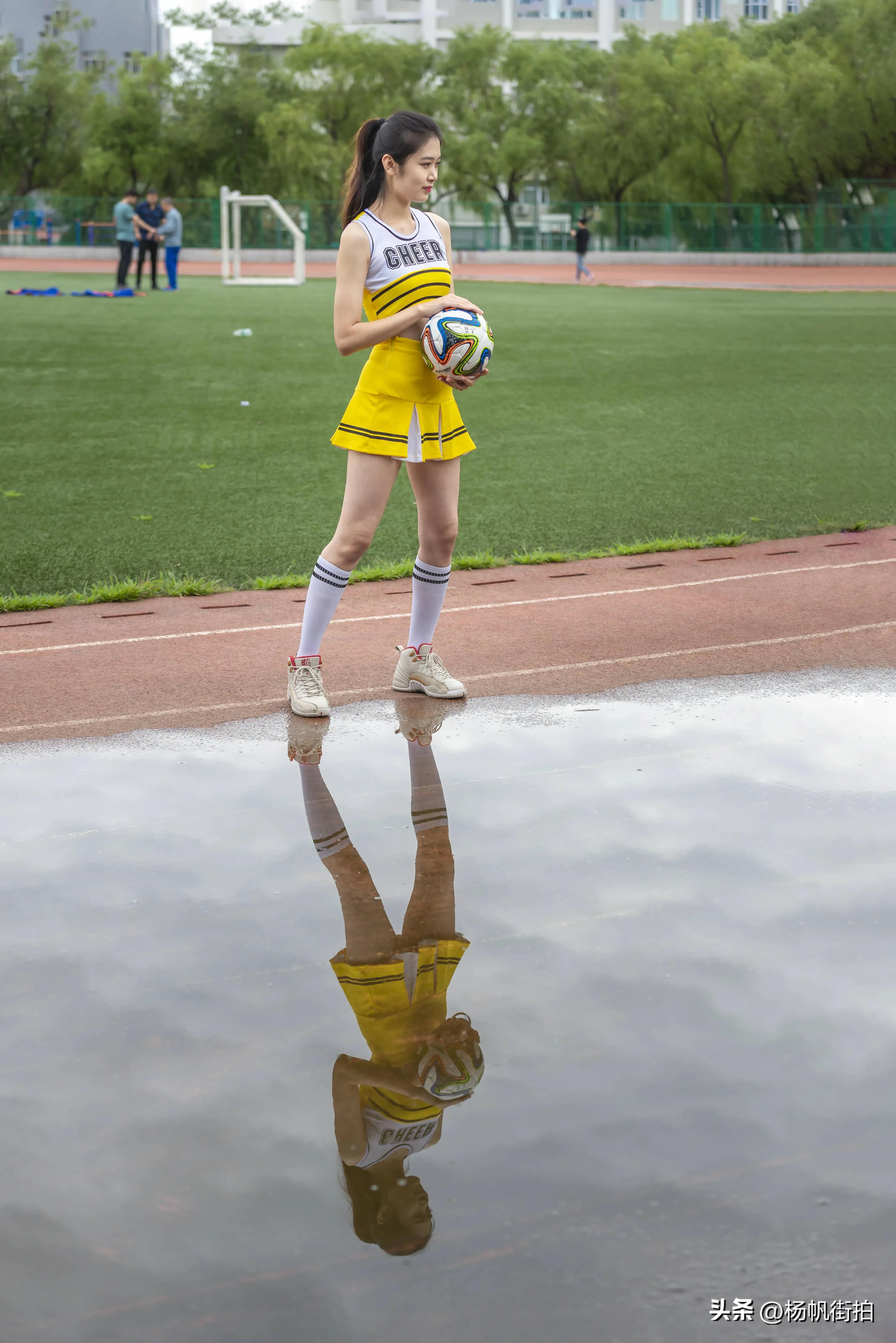 看世界杯摄影拍照,美女看世界杯惊艳瞬间