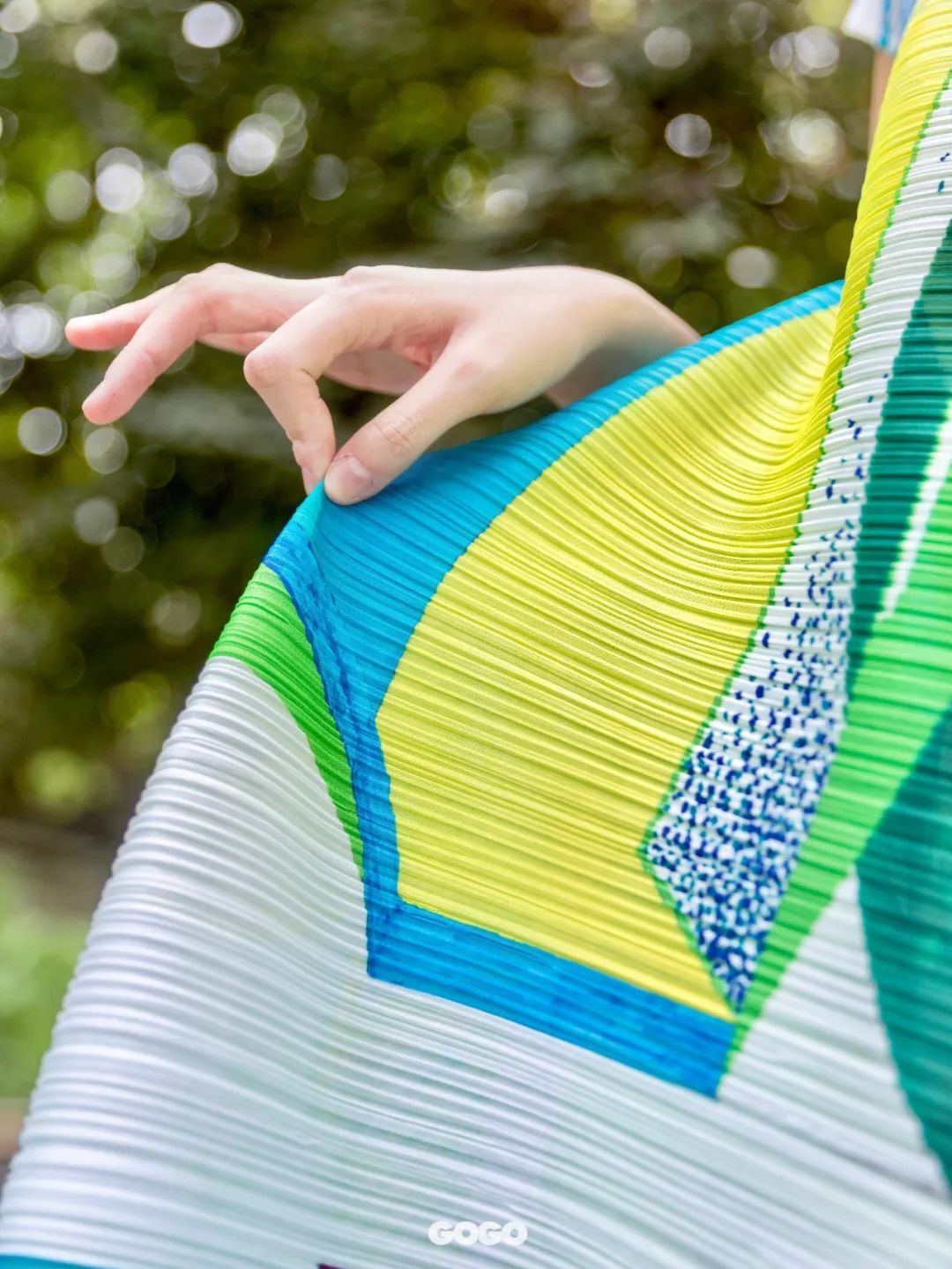 三宅一生限定系列上线！点亮夏日缤纷色彩