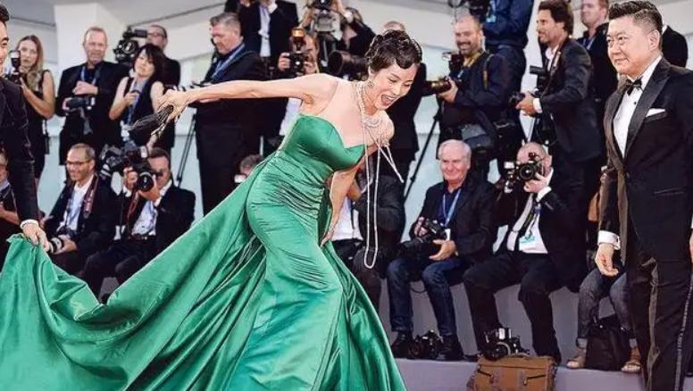 女明星红毯“尬历史”，一个比一个社死，恨不得没人认识她们