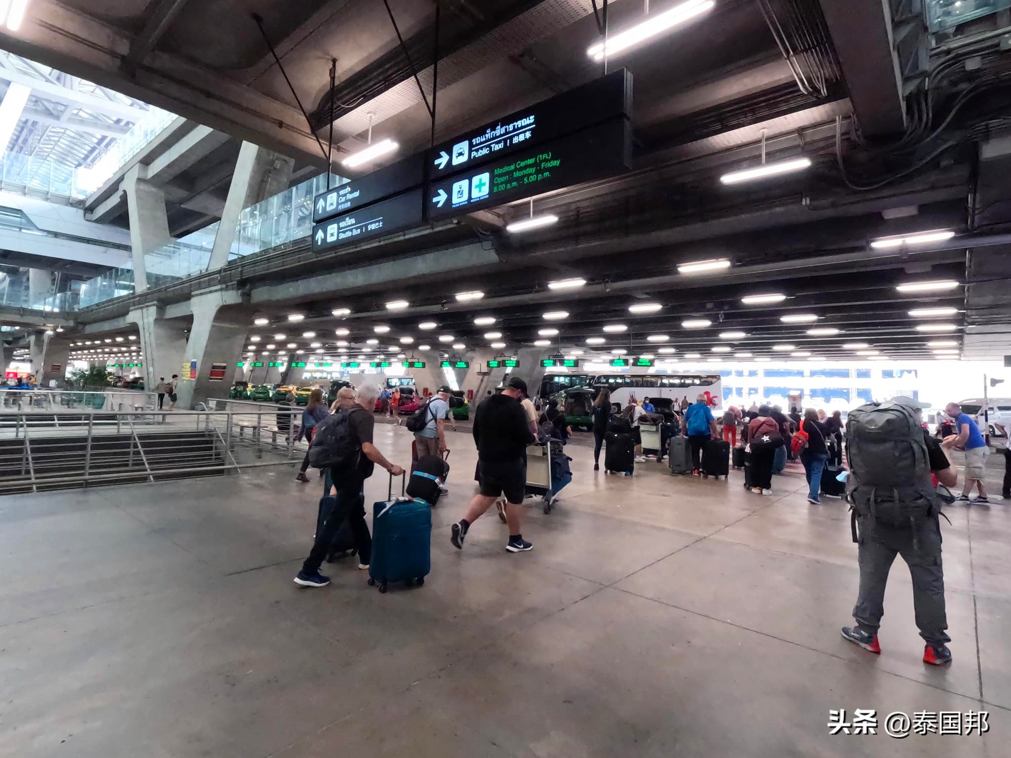 就在今天！14个中国旅行团抵达泰国，将促进当地经济发展