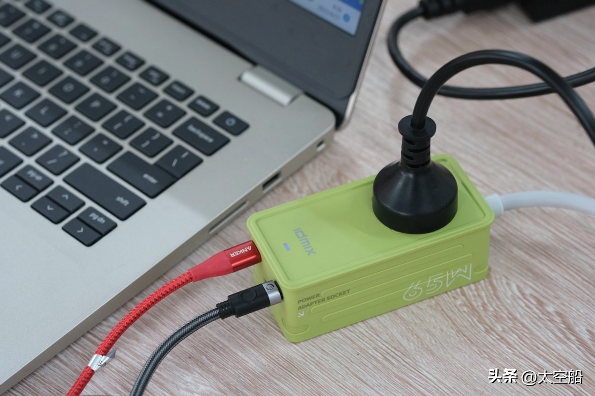 绿联氮化镓100000w智充魔盒,绿联氮化镓充电器100w智充魔盒