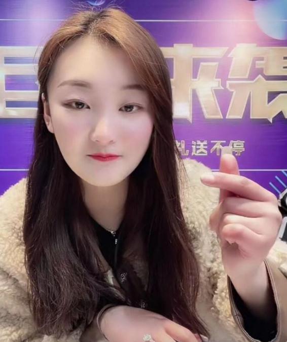 再作妖？表妹称陈亚男被绑架，袜子塞嘴脸受伤，网友：出示回执单