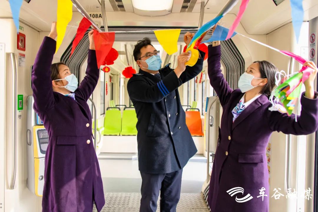 华灯盛景冰雪季“燃”动车谷最“靓”中国年