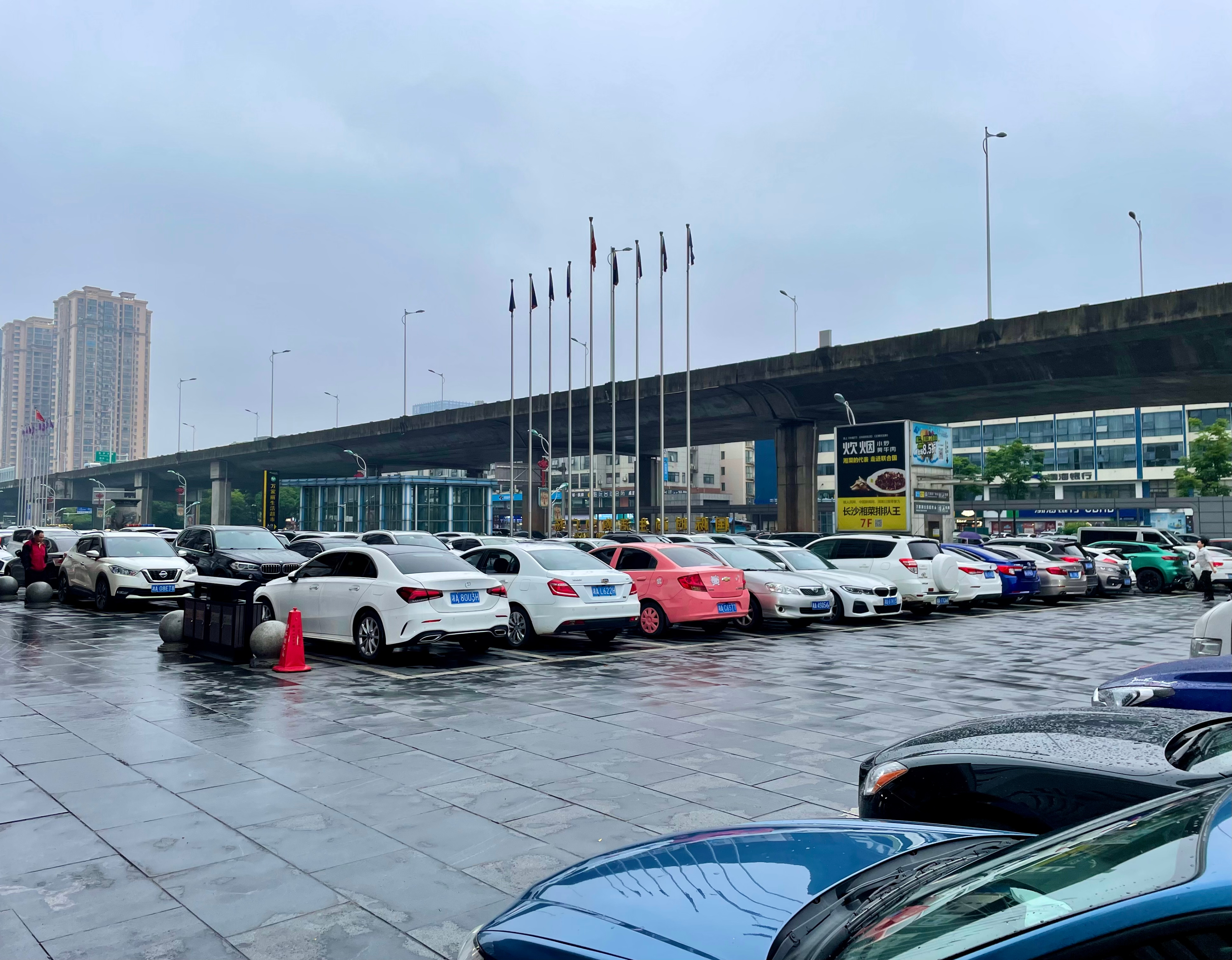 买黄金首饰到哪家店,买黄金珠宝首饰有哪些品牌店