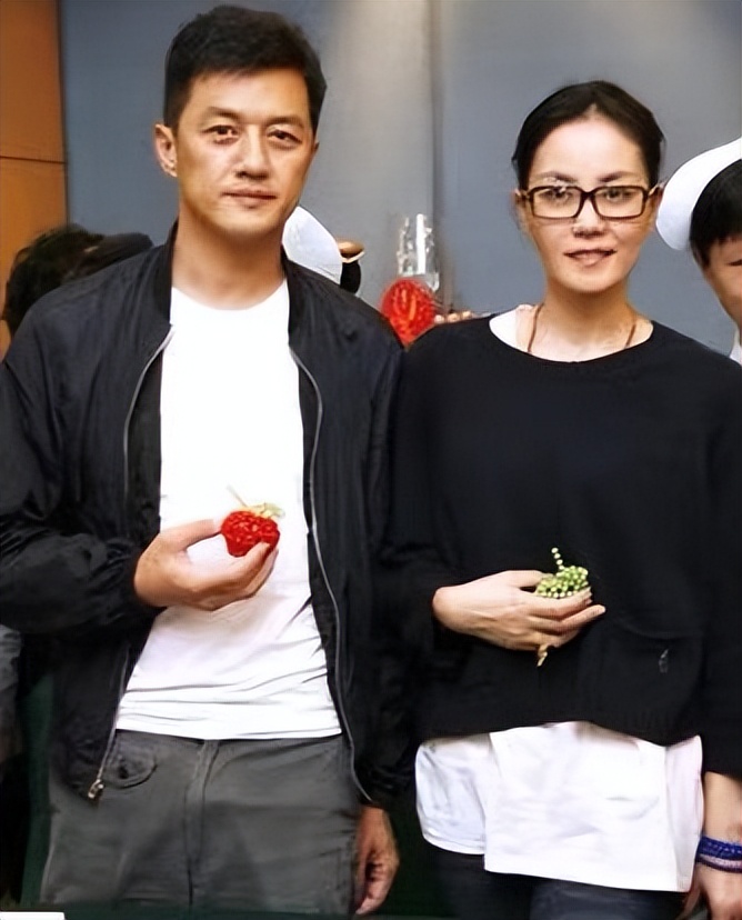 王菲和谢霆锋张柏芝的情史,李亚鹏与王菲现在的情史