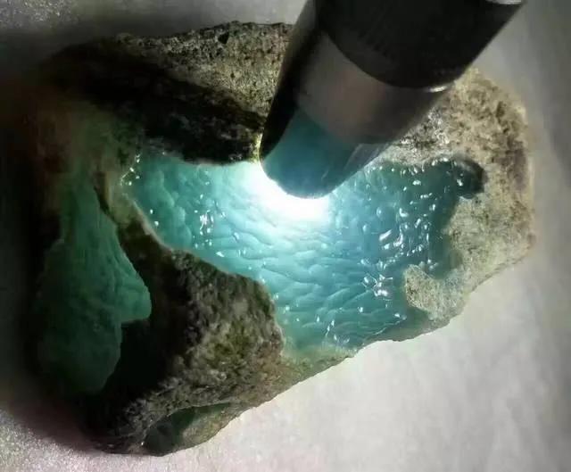 危地马拉蓝水料与缅甸蓝水种翡翠有何差别