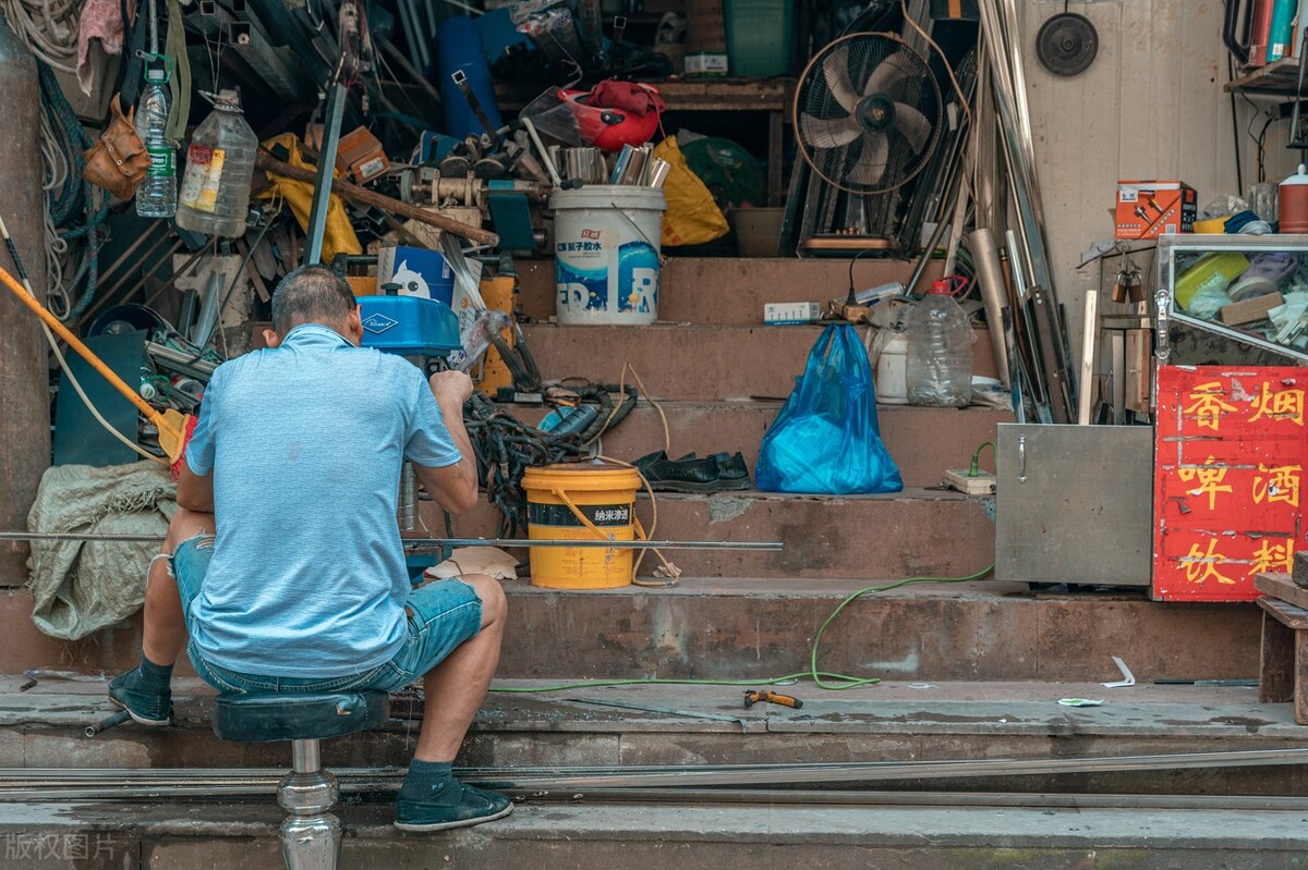 金庸退学的真实故事,金庸被退稿
