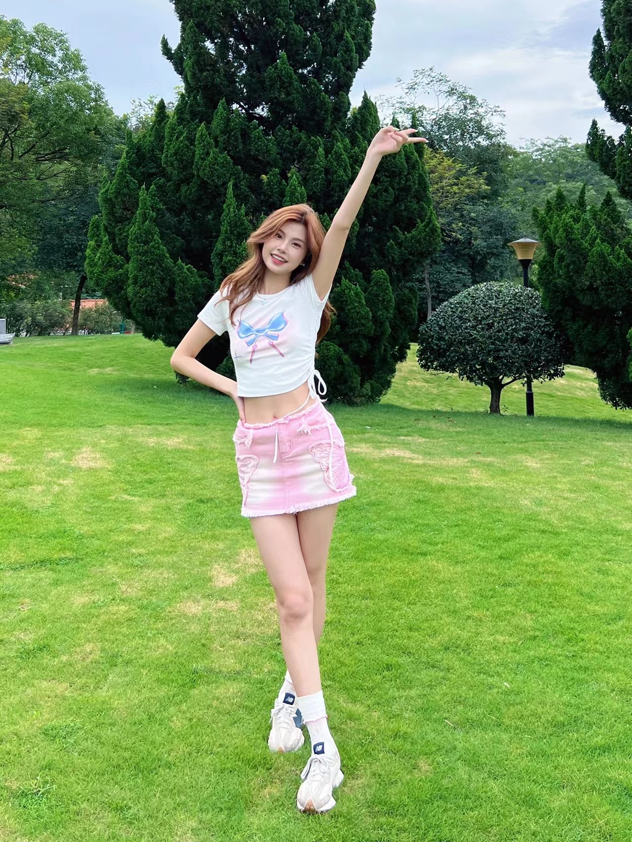 公园草坪爆款拍照技巧摆姿势,初秋公园草地拍照怎么拍出高级感