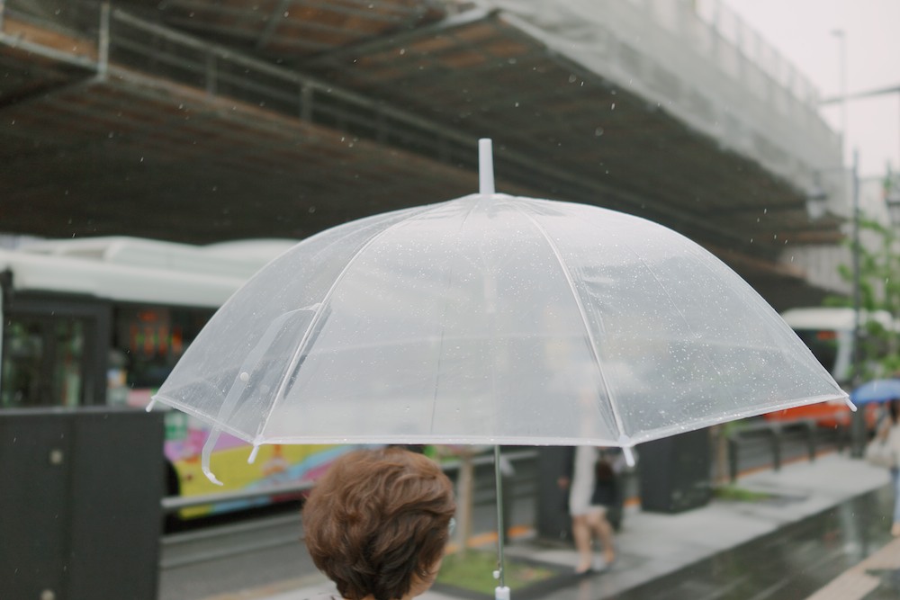 日本企业摒弃一次性雨伞观念，他们让雨伞共享和再利用雨伞
