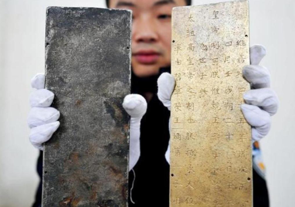 男子在江中捡到金锭,村民河边捡到金子价值3亿