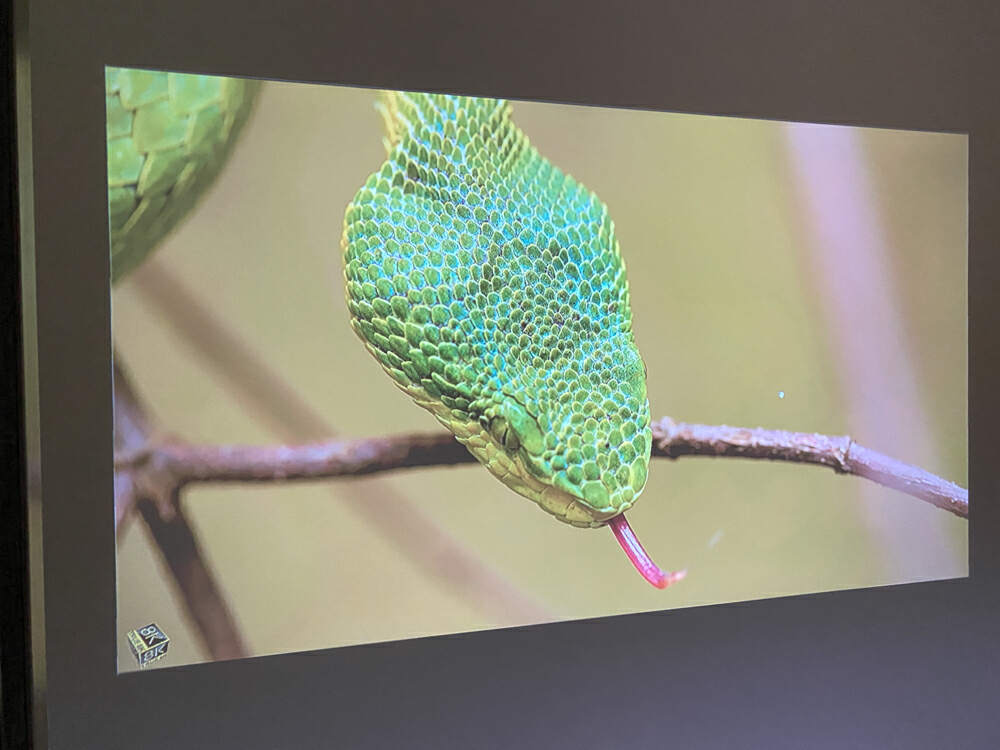 aoc智能投影仪a1max真实亮度测评,aoca1真实亮度