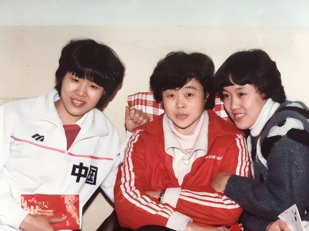 排球队张蓉芳近况 (原中国排球明星张蓉芳近况)