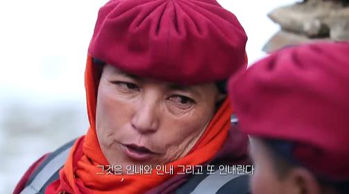 尼姑苦行僧徒步行走,一个小尼姑的艰辛出家路