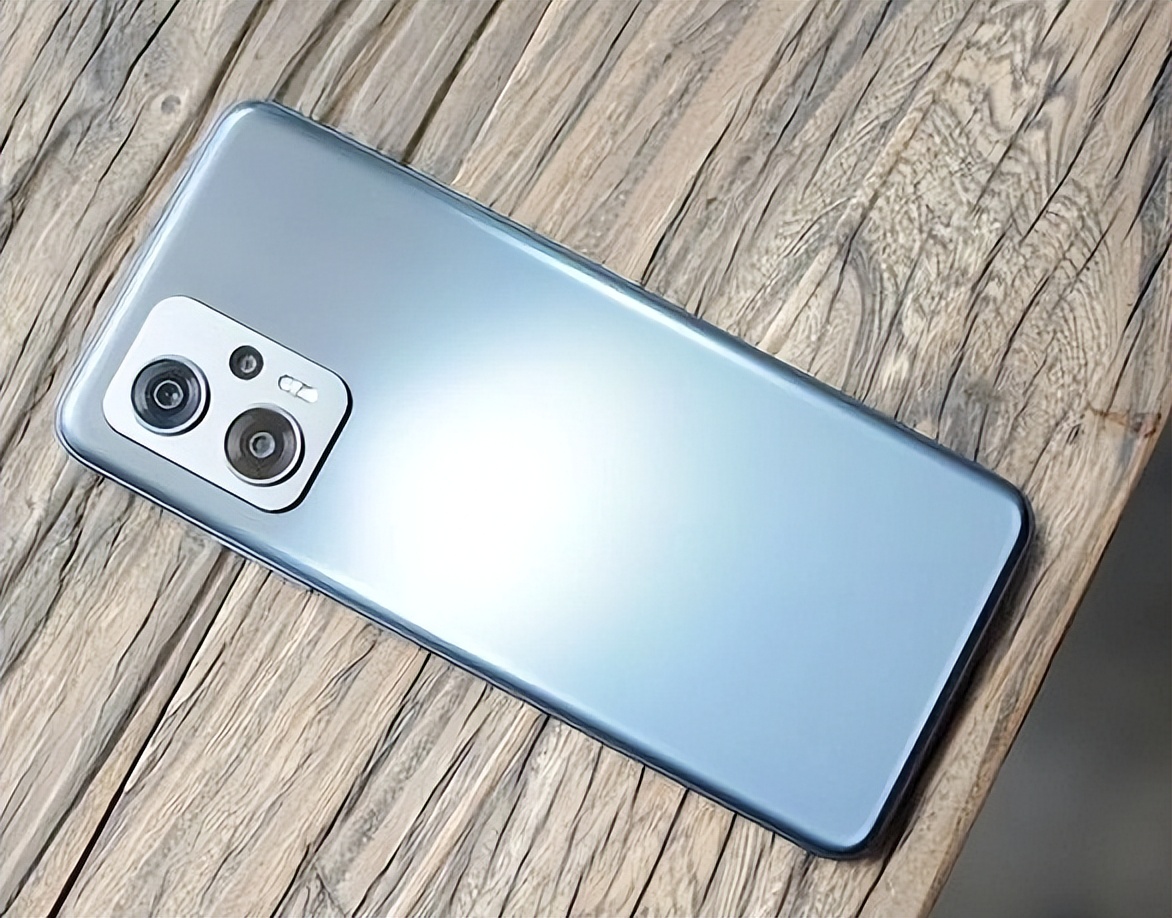 预算2000块钱买什么手机比较划算,2000元手机主要看什么配置