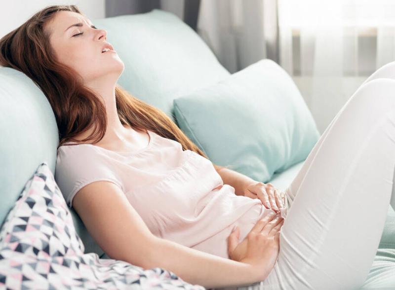 女子腹部痒，医生用镊子夹出16只阴虱！原来阴虱有4个传播途径