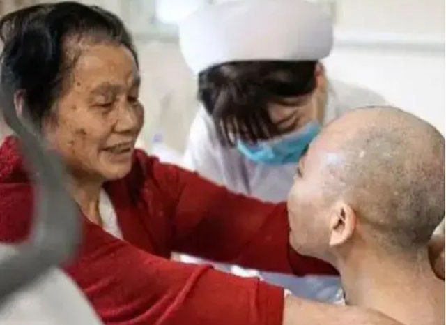 折叠人李华后续,折叠人李华四次手术完整版