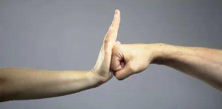 小伙误入传销杀人后被判正当防卫,杀死传销人员算不算正当防卫