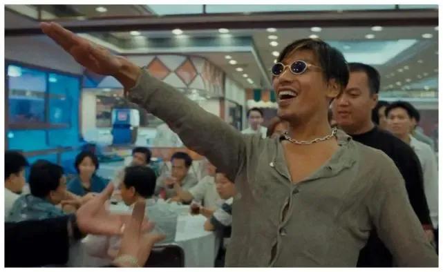 足球更衣室训话搞笑,足球场上对话