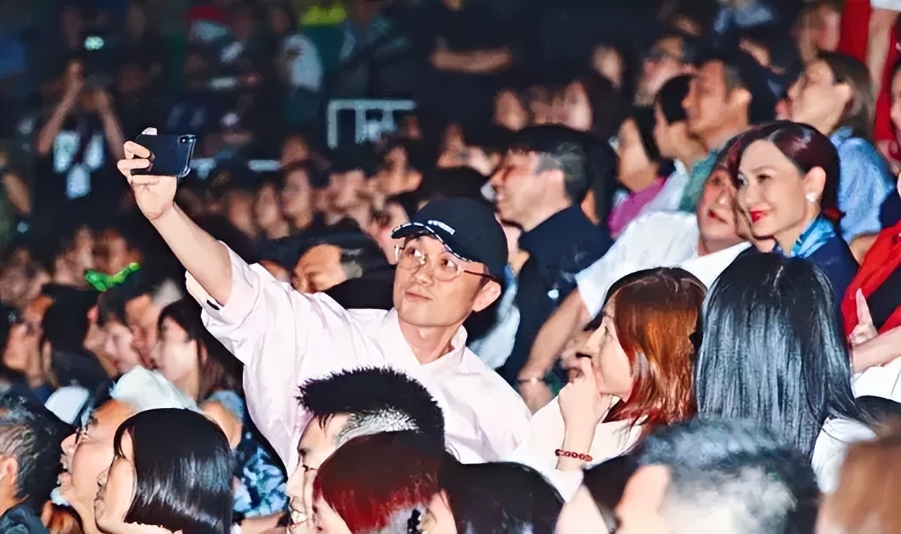 周星驰巅峰之作喜剧之王经典片段,香港第一喜剧之王是谁