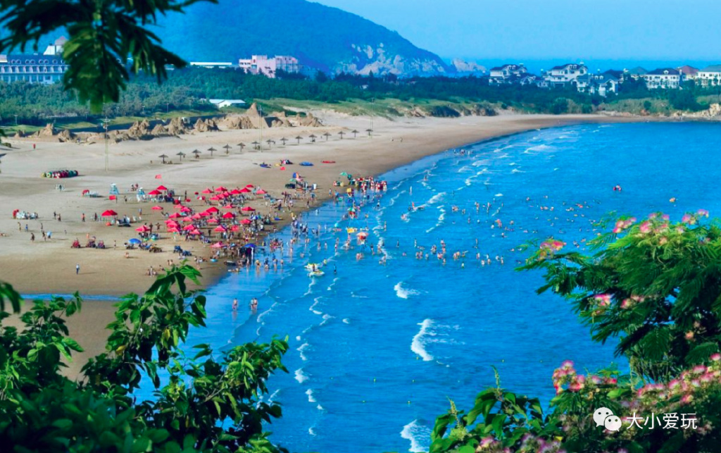 这座颜值逆天的“千岛之城”坐拥金沙白浪，还有机会偶遇荧光海哦