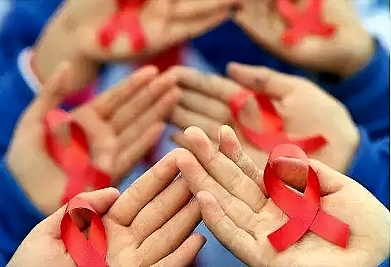 80岁老头艾滋病传染给老婆,艾滋病老年患者应不应该和家人讲