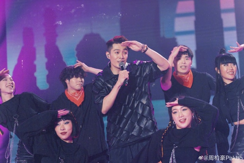 周柏豪洗白港独质疑,内地开演唱会晒粉丝留言纸︰都会好好收藏