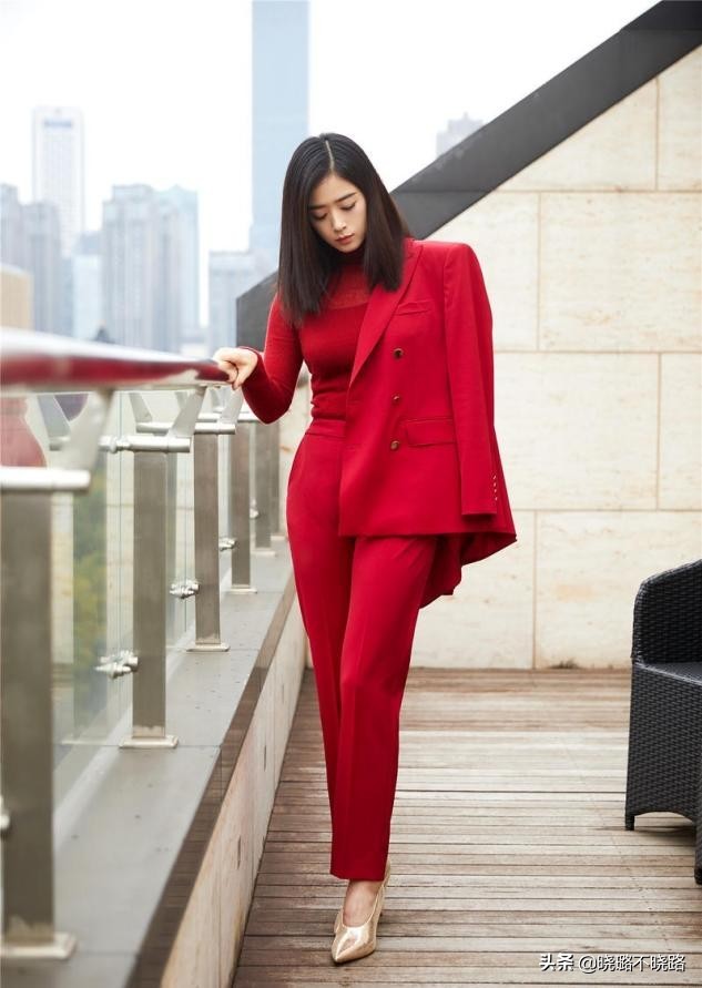 蒋欣穿什么样的裤子好看,胯宽腿粗妹子这样穿